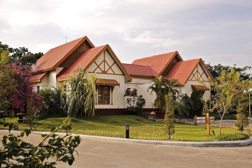 Myat Taw Win Hotel Naypyidaw Zimmer foto